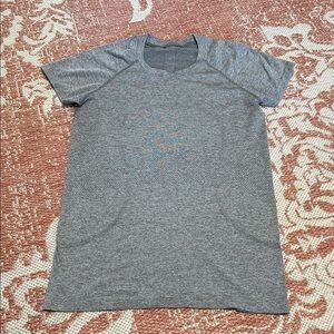 Lululemon Gray Short Sleeve Tee